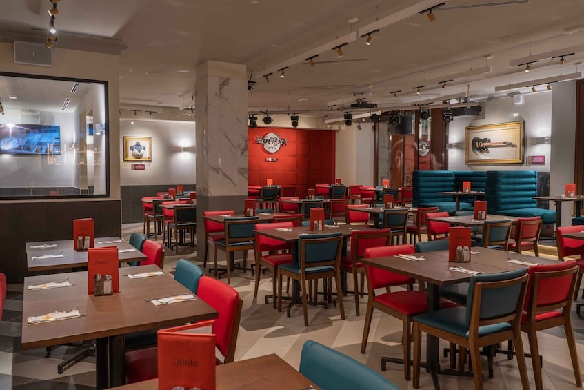 Milan: Hard Rock Cafe with Set Menu for Lunch or Dinner