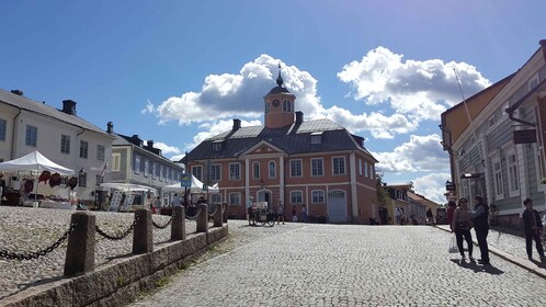 From Helsinki: Porvoo Guided Day Trip with Transport