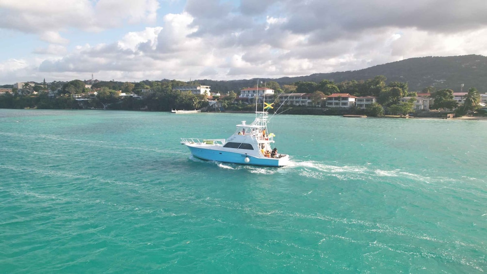 Ocho Rios Yacht Charter - 4Hour Cruise with Refreshments