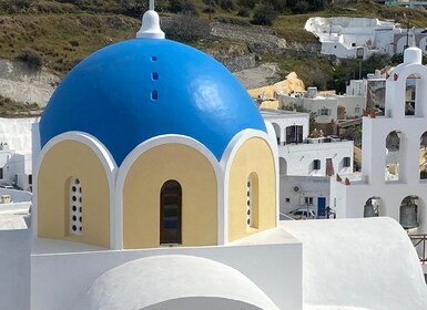 Divertido recorrido vinícola por Santorini: visita a 2 bodegas y traslados ...