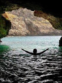 Vlore: Excursión guiada en lancha rápida por la cueva de Dafina y la cueva ...