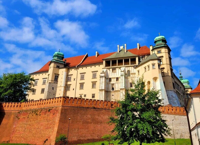 Krakow: Wawel Castle Crown Treasury Tour with Guide