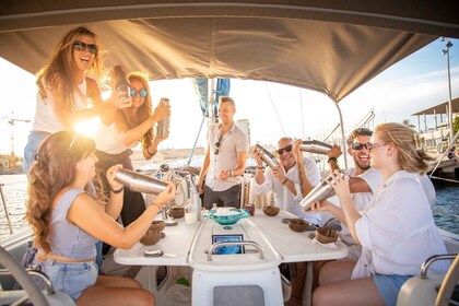 Cocktails Workshop & Sailing Cruise from Barcelona