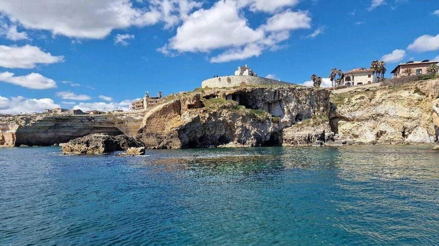 Boat tour of the island of Ortigia and the sea caves