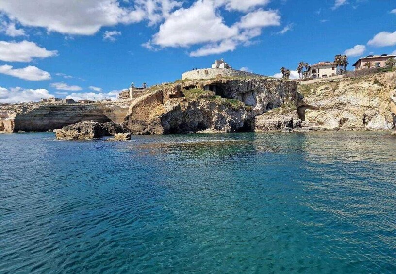 Boat tour of the island of Ortigia and the sea caves