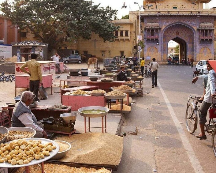 Jaipur: Walking tour with shopping