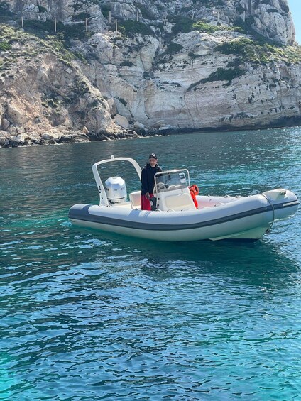 Cagliari: Tour on the Boat and Aperitivi Experience