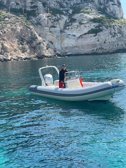 Cagliari: Tour on the Boat and Aperitivi Experience