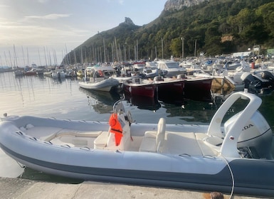 Cagliari: Tour on the Boat and Aperitivi Experience