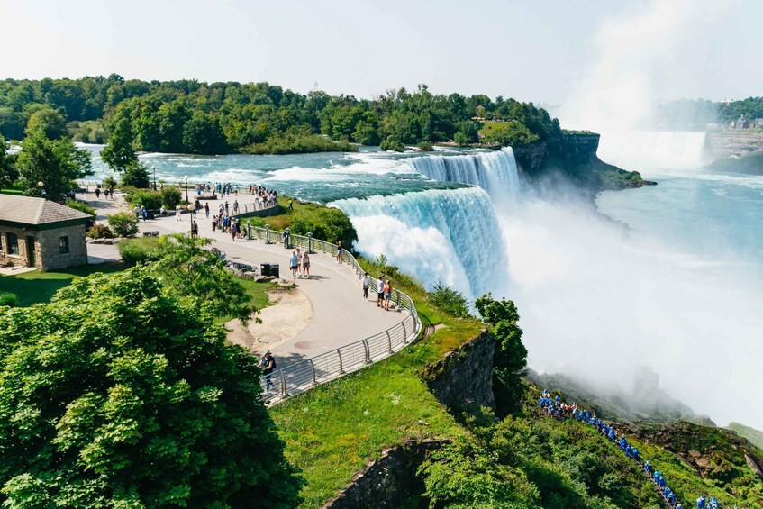 Niagara Falls: Tour with Boat, Cave, and Trolley and Guide