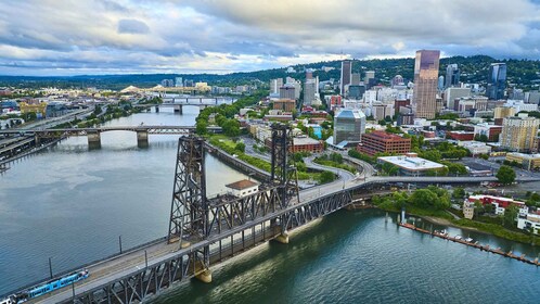 Portland: Guided City Shuttle Tour