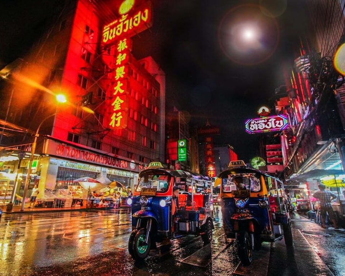 Picture 2 for Activity Bangkok: Chinatown by Night Walking Tour