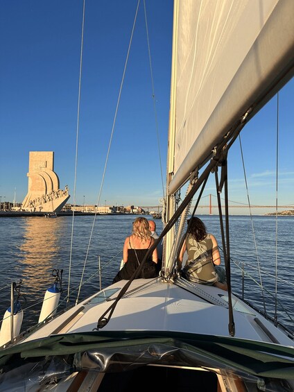 Lisbon: Private sailboat tours on Tagus River