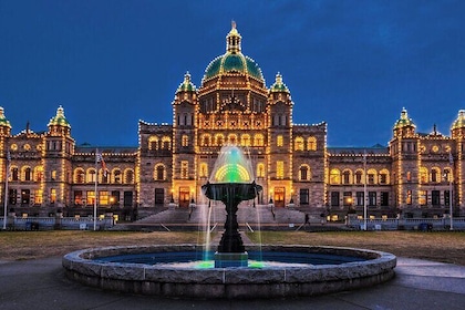 Victoria Sightseeing & Butchart Gardens Holiday Lights Tour