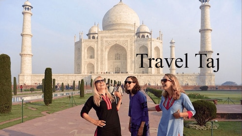 From Delhi: Taj Mahal Agra tour with personal Photographer.