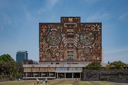 WISATA EKSKLUSIF: Mural & Stadion di Ciudad Universitaria