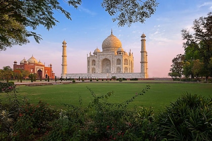 From Delhi : Overnight Agra City Tour With Fatehpur Sikari