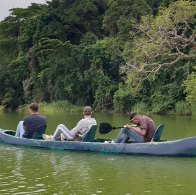 การผจญภัยพายเรือแคนูที่ทะเลสาบ Duluti (พร้อมเครื่องดื่ม)