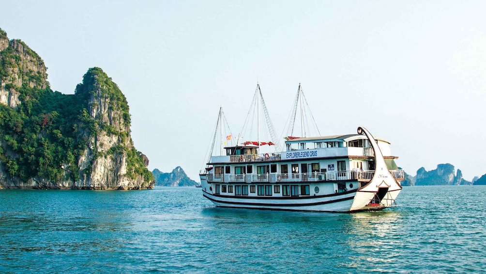 Ha Noi : 3 Days - Ninh Binh - Ha Long bay overnight cruise
