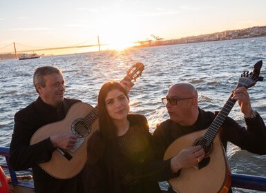 Lisbon: Boat Cruise with Live Fado Performance and a Drink