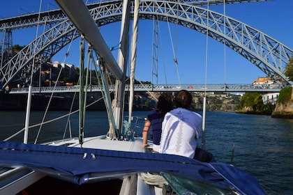 Porto: Passeio turístico de barco à vela no rio Douro