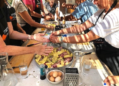 Cours de cuisine grecque dans une oliveraie en Messénie