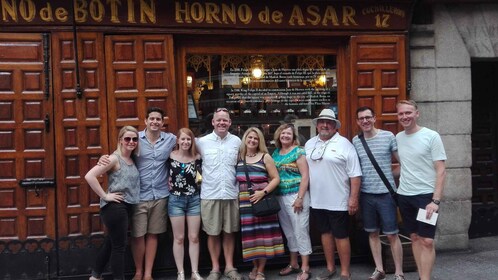 Madrid: Authentic Tapas Evening Tour with a side of History