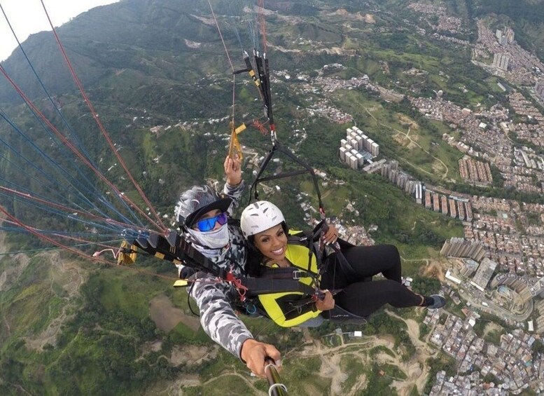 Picture 2 for Activity Paragliding Medellin with Transportation and free Videos