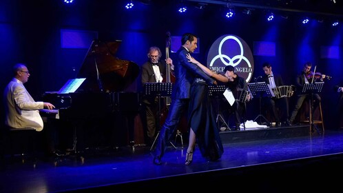 Michelangelo: Biljett till Tango och Folklore Show med middag