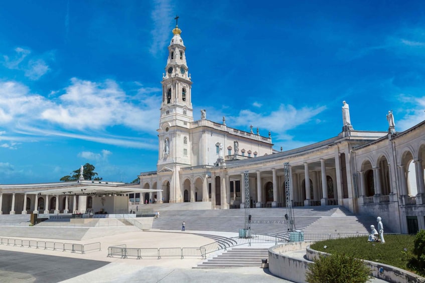 Private Tour in Fátima, Nazaré and Óbidos from Lisbon