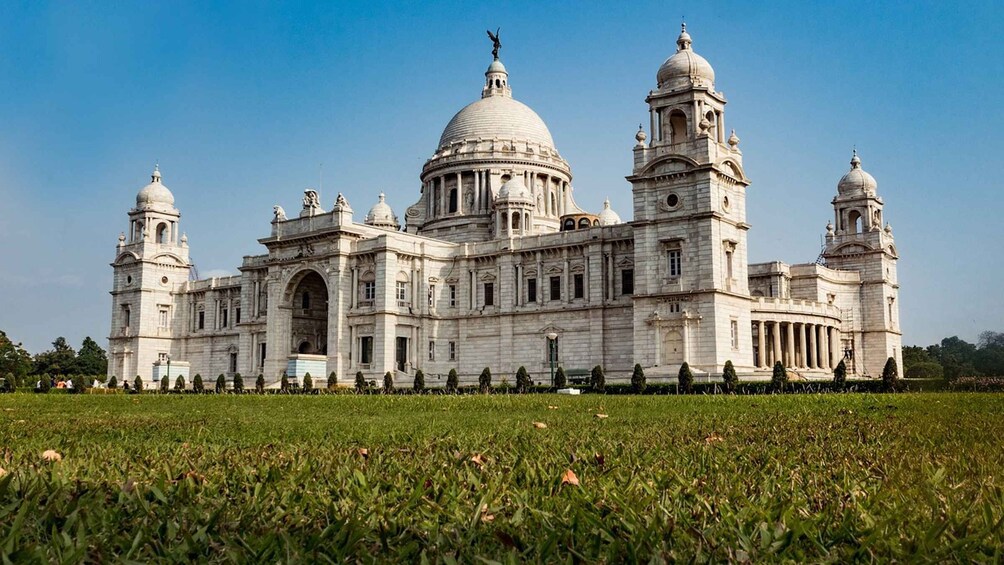 Kolkata: Private Tour of City of Joy with Licensed Guide