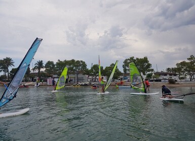 Baie d'Alacudia : cours de planche à voile de 2 heures