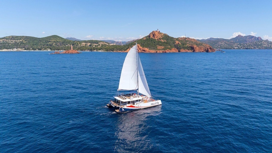 Saint-Raphaël: Golden Island Afternoon Cruise with Drinks