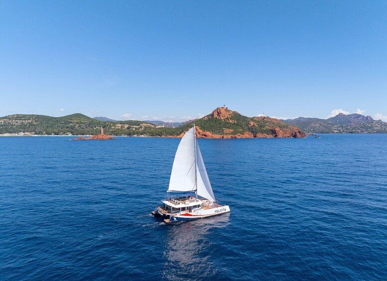 Saint-Raphaël: Golden Island Afternoon Cruise with Drinks