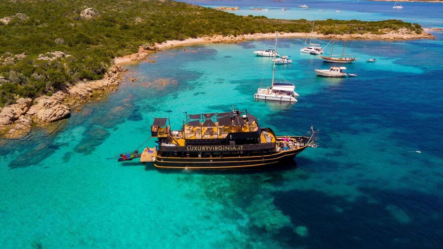 From Cannigione: La Maddalena Archipelago Boat Trip