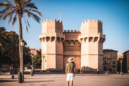 Lo más destacado de Valencia: tour privado de medio día con degustación loc...