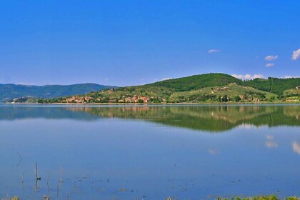 Sunset Boat Ride at Lake Trasimeno with Aperitif or Dinner