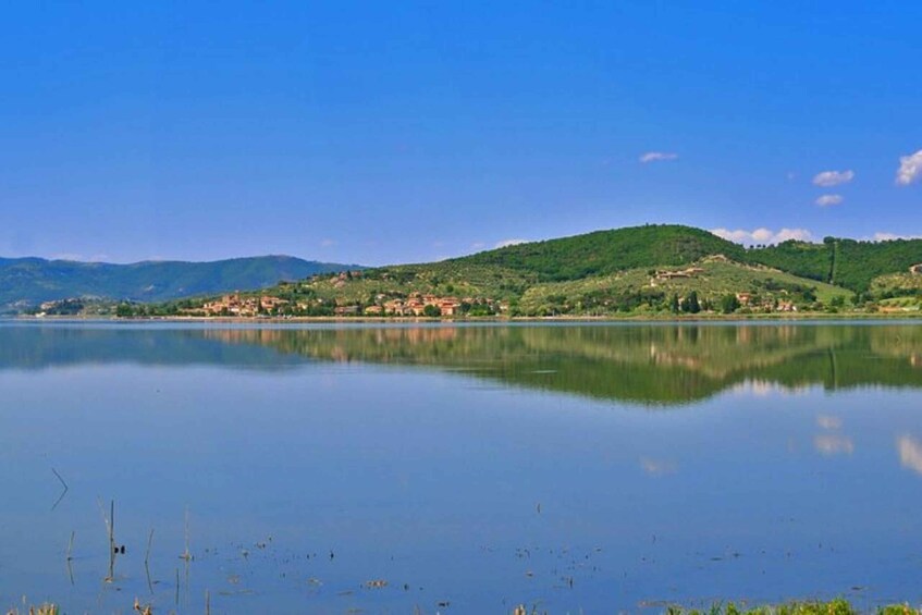 Sunset Boat Ride at Lake Trasimeno with Aperitif or Dinner