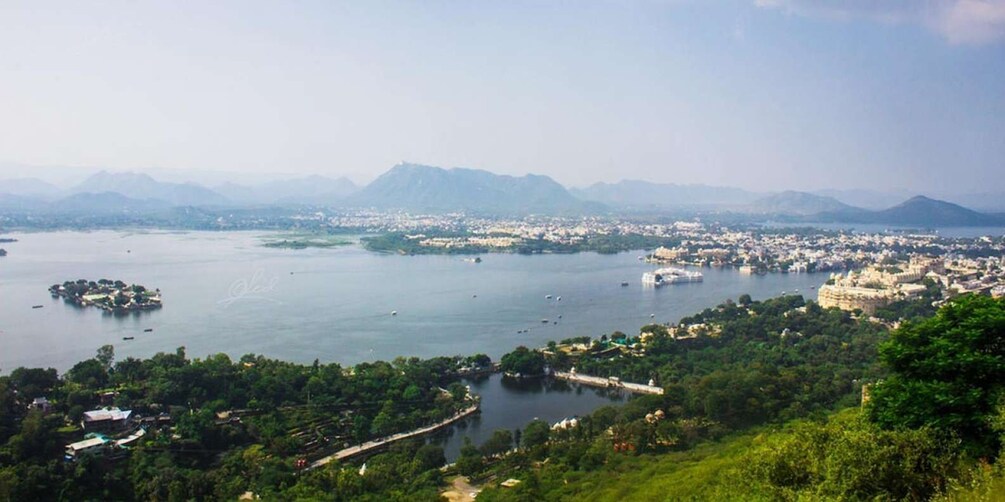 Picture 1 for Activity From Delhi : Same Day Udaipur Tour By Flight