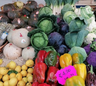 Roma: recorrido gastronómico guiado por el mercado de Testaccio con degusta...