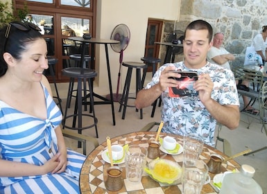Ciudad de Naxos: Visita gastronómica a pie con cata de vinos