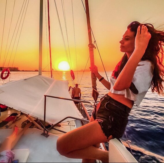 Rhodes Town: Sunset Boat Cruise with Drinks & Snacks