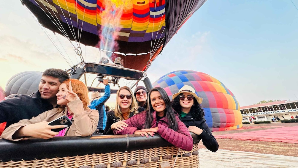 Picture 8 for Activity from MexicoCity:Balloon flight Over thepyramidsofTeotihuacan