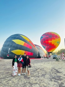 Från MexicoCity:Ballongflygning över pyramiderna i Teotihuacan