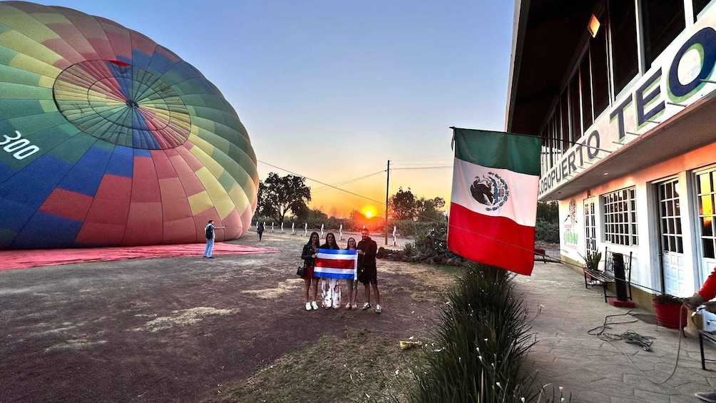 Picture 17 for Activity from MexicoCity:Balloon flight Over thepyramidsofTeotihuacan