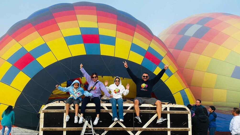 from MexicoCity:Balloon flight Over thepyramidsofTeotihuacan