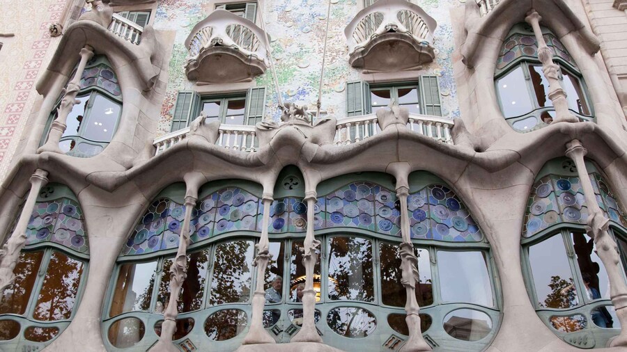 Casa Batllo Fast-Track Tickets, Barcelona Architecture Tour