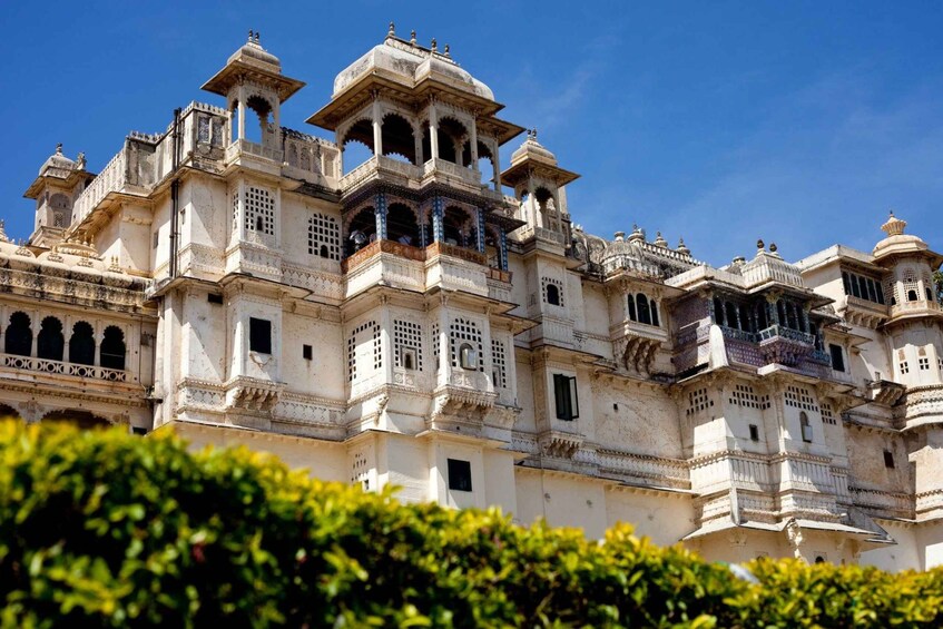 From Udaipur: Private Udaipur City of Lakes Sightseeing Tour