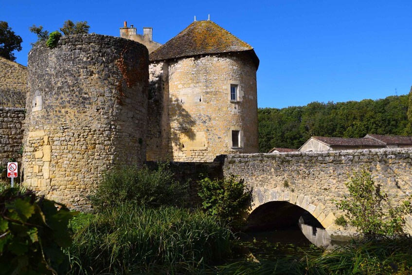 From Poitiers: Visit Chauvigny, Nouaillé and Poitiers center