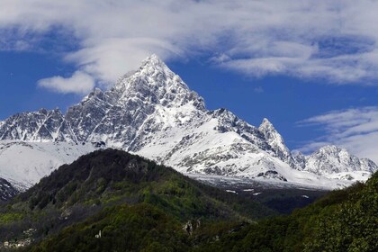 Ostana: Monviso Guided Hiking Day Trip with Tastings